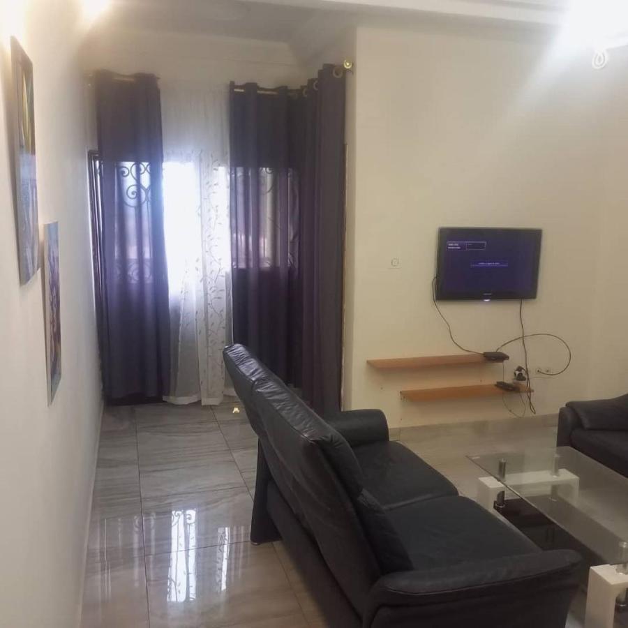 Residence 2K Studio Meuble-Chapelle Symbock-Gardien-Wifi-Location Vehicule Yaoundé Eksteriør billede