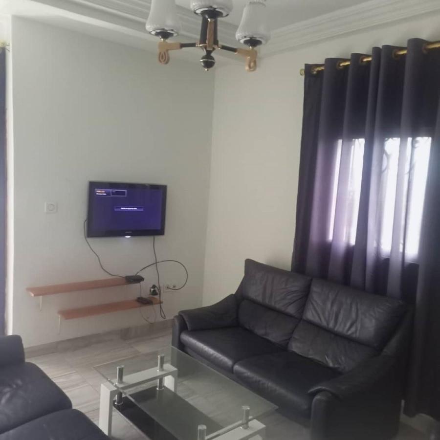Residence 2K Studio Meuble-Chapelle Symbock-Gardien-Wifi-Location Vehicule Yaoundé Eksteriør billede