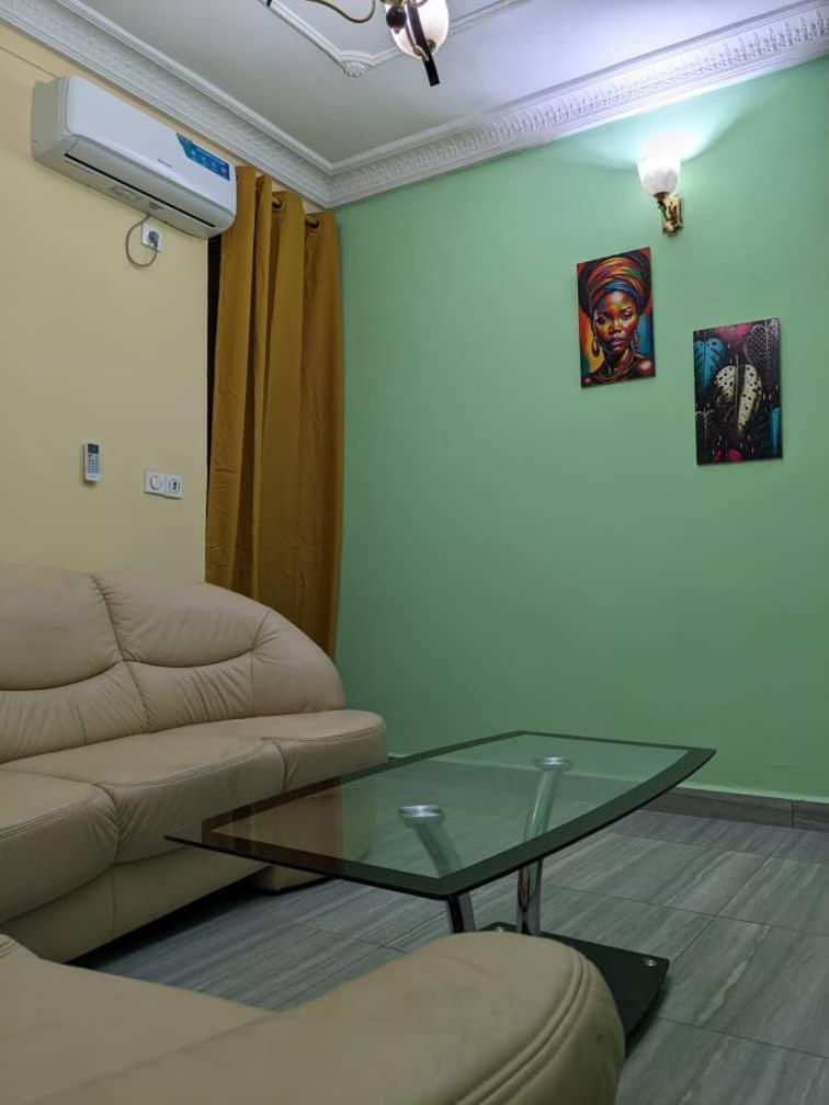 Residence 2K Studio Meuble-Chapelle Symbock-Gardien-Wifi-Location Vehicule Yaoundé Eksteriør billede