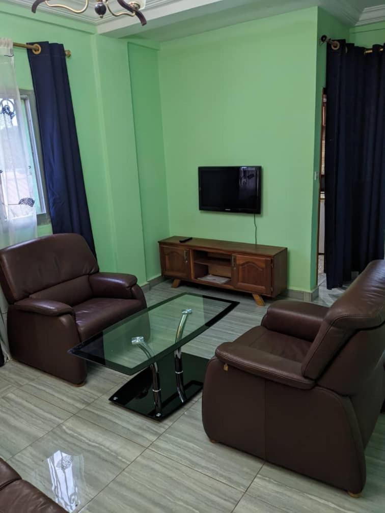 Residence 2K Studio Meuble-Chapelle Symbock-Gardien-Wifi-Location Vehicule Yaoundé Eksteriør billede